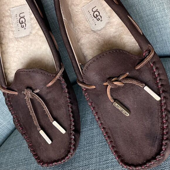 UGG Australia Women Size 7 Dakota Moccasin Slippers Dark Brown Leather Loafers - Picture 5 of 10